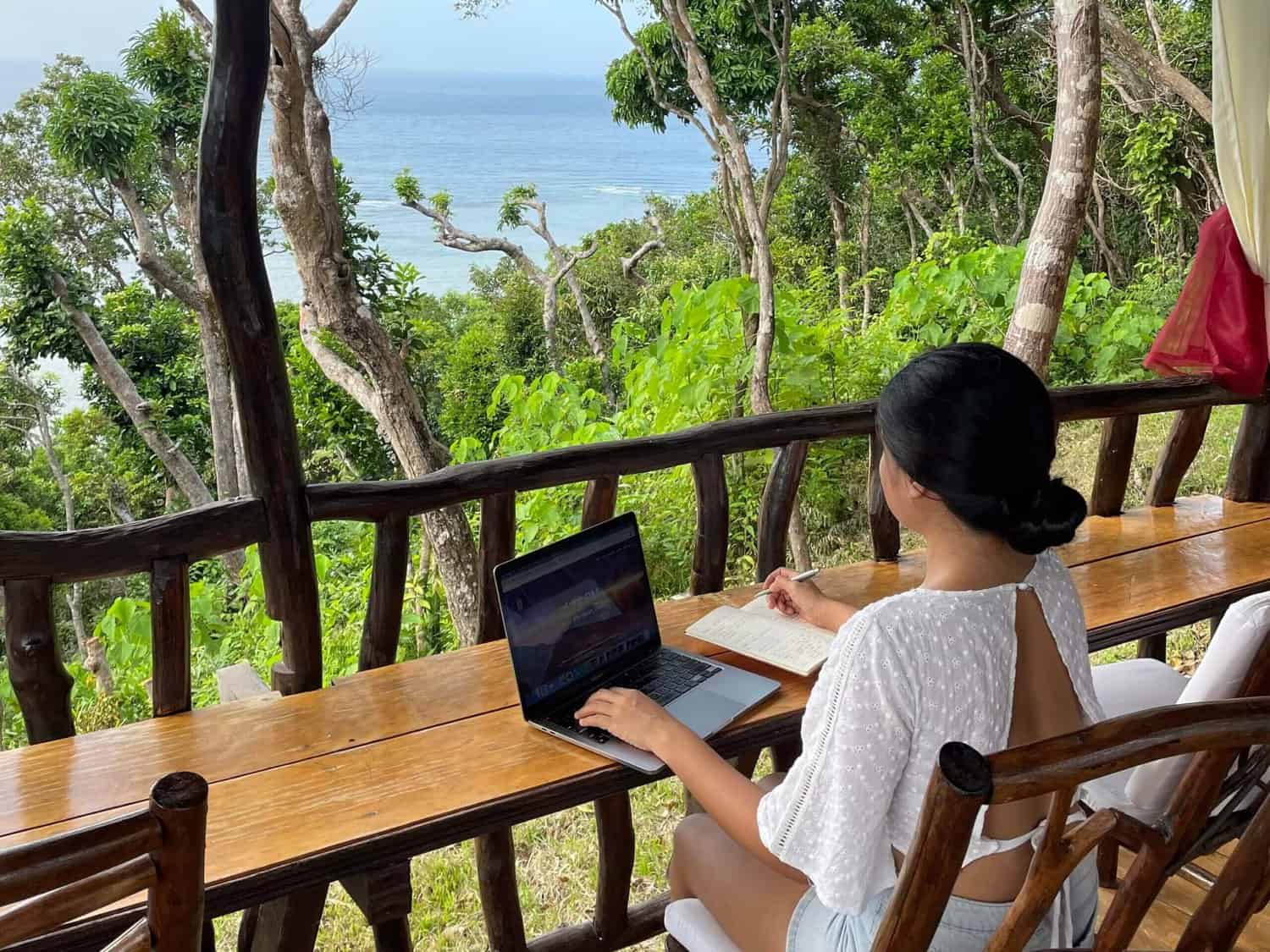 Working Remotely in an Island in the Philippines, one of the pros and cons of being a digital nomad