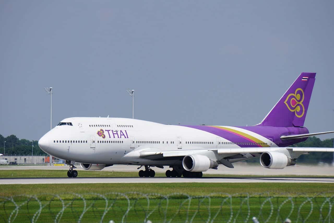 plane ticket from bangkok to phuket