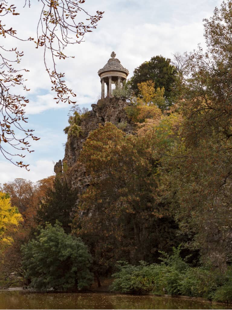 Temple de la Sibylle in Parc Buttes Chaumont, Paris.