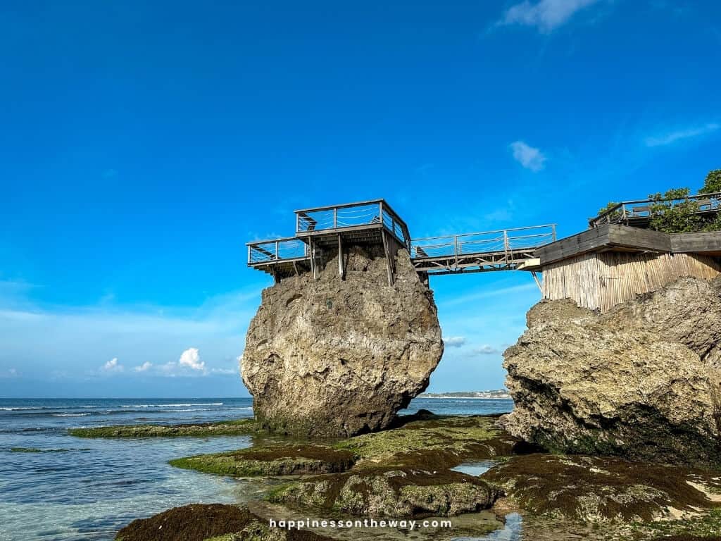 Cliff in Pantai Uluwatu, Suluban Beach, Uluwatu Beach in Uluwatu Bali Indonesia