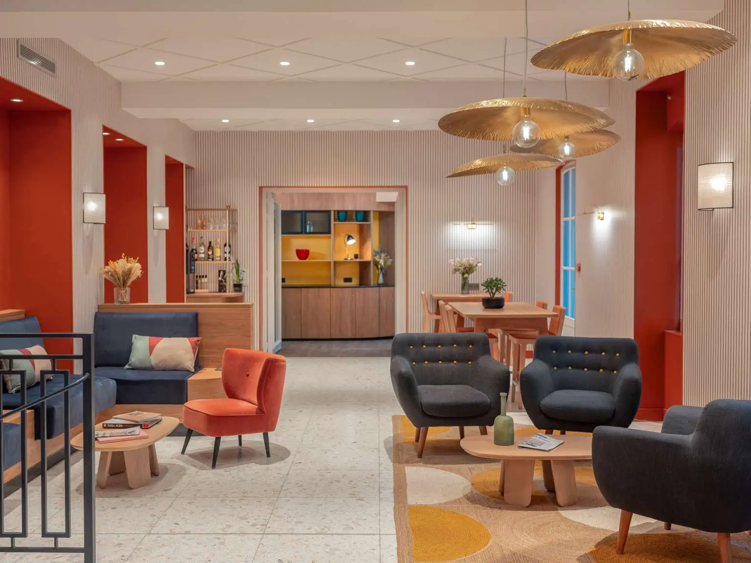 Boutique Hotel Le Mareuil lobby with a colorful atmosphere, featuring stylish chairs and pillows.