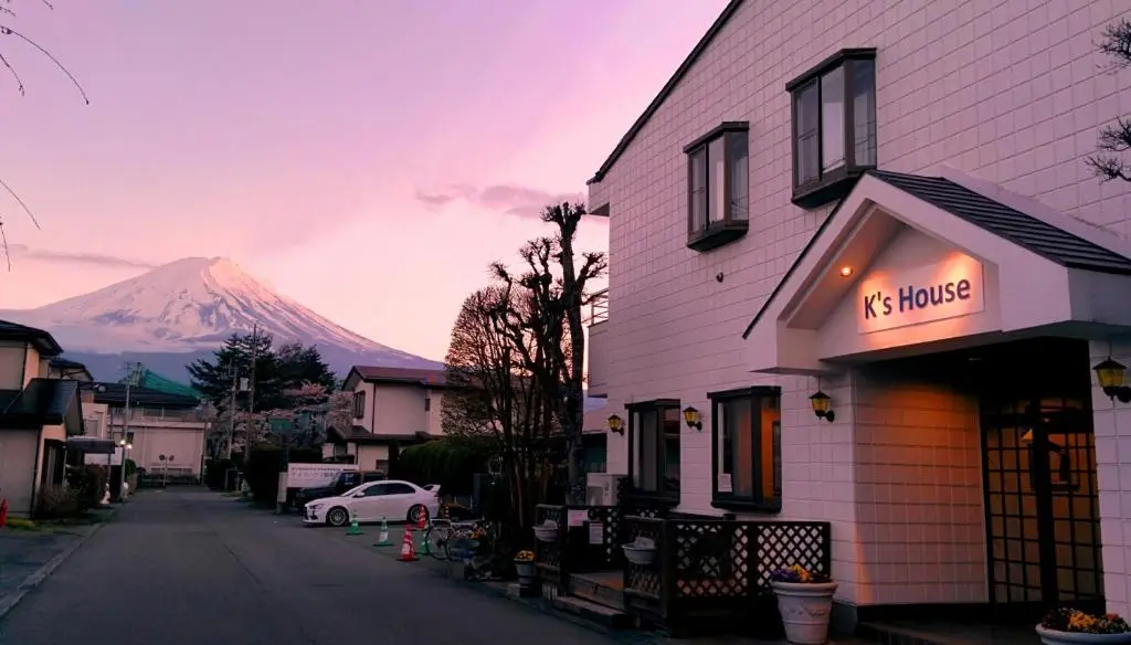 K’s House Hostel front entrance in Kawaguchiko during sunset