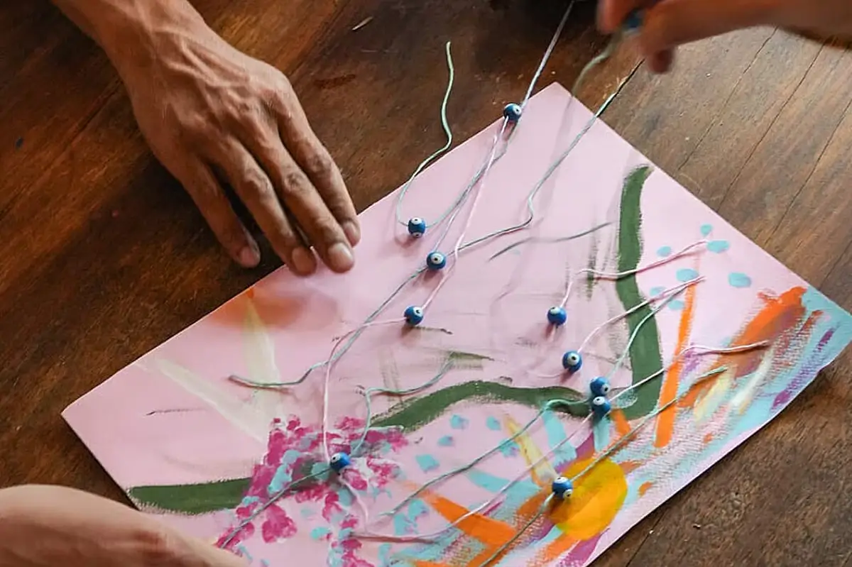 An artwork on a table, one of the many activities held in this yoga retreat in Colombia.