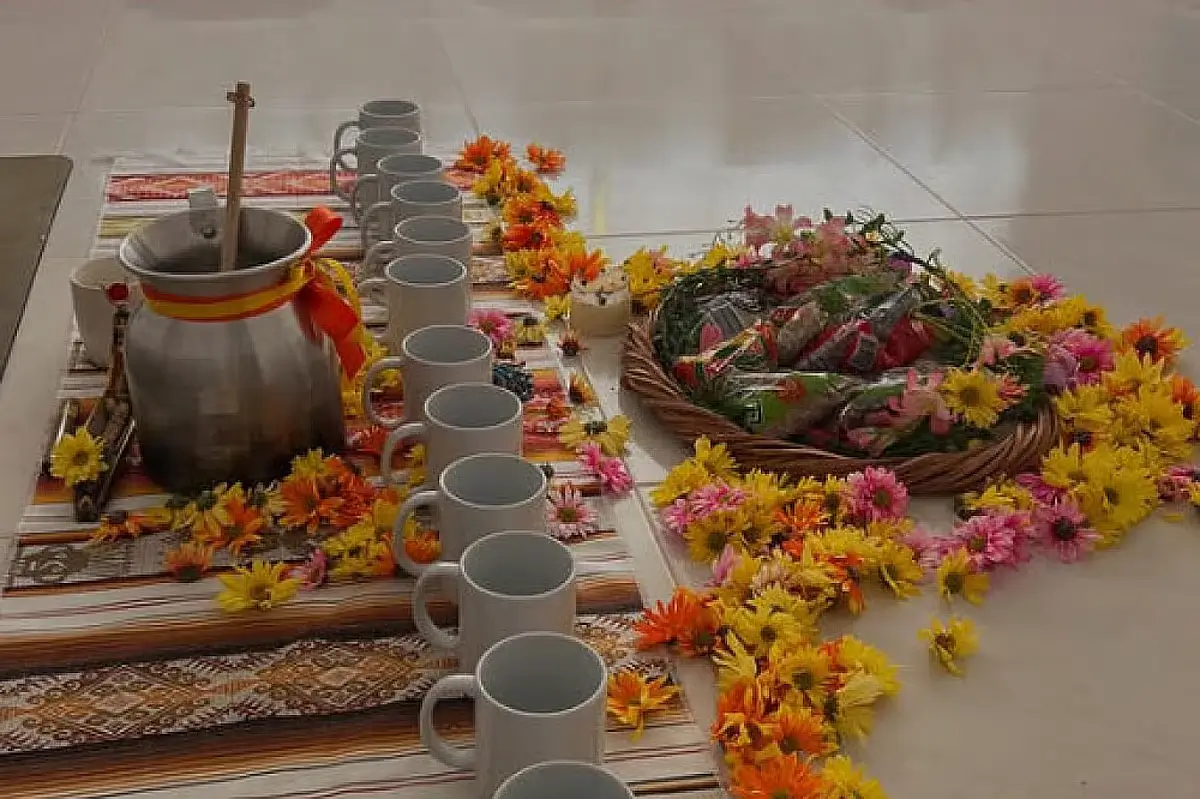 Cups and flowers are laid out on the floor in preparation for this uniquely Colombian retreat.